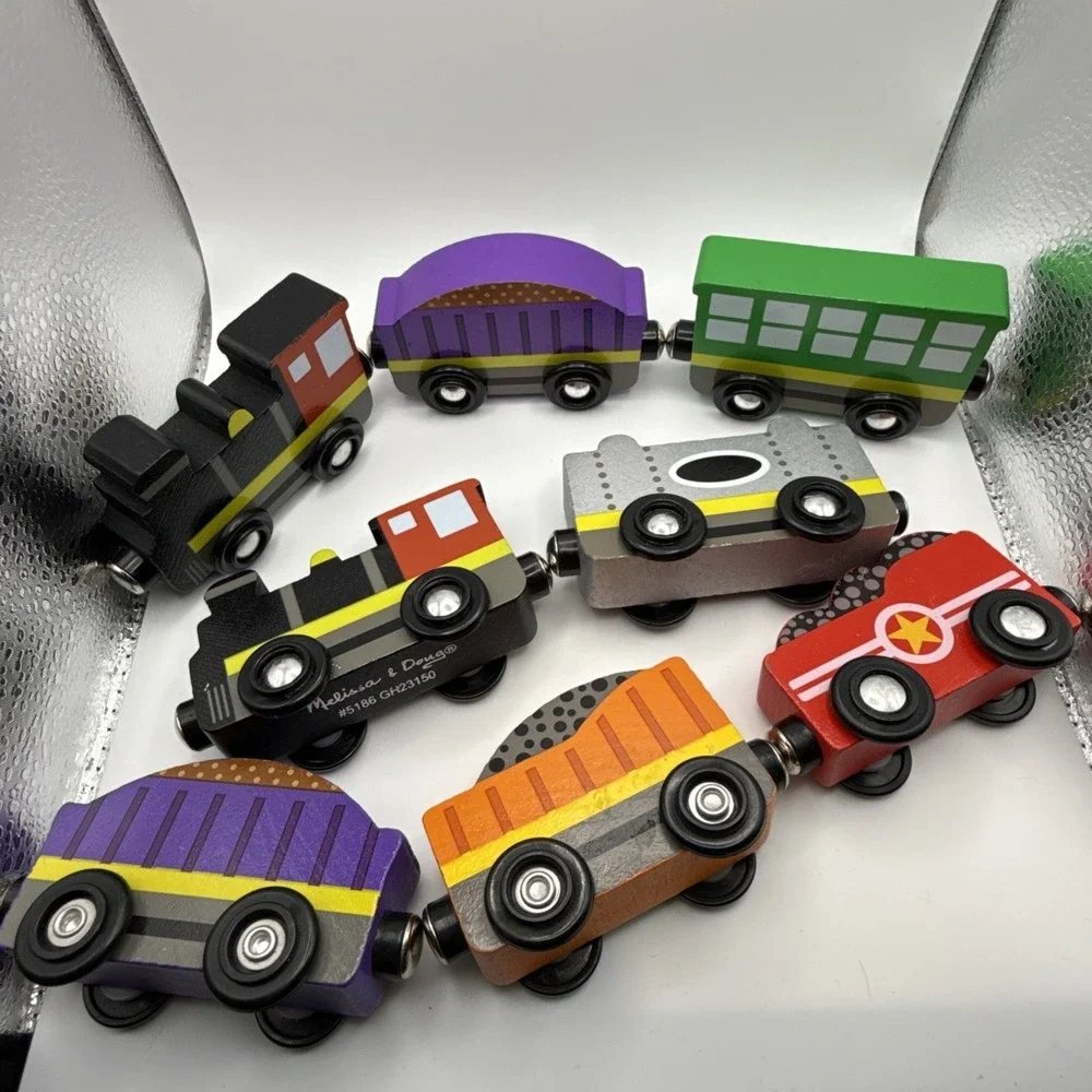 Melissa & Doug Wooden Train Cars Set Lot of 8‎ Pieces Magnetic Excellent Cond.